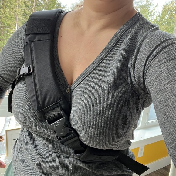 COPY - LOWEPRO black sling camera bag - EUC - Picture 15 of 16